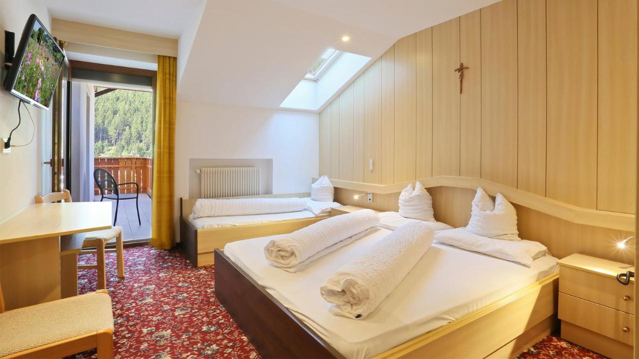 Pension Alpenhof B&B Colle Isarco Esterno foto