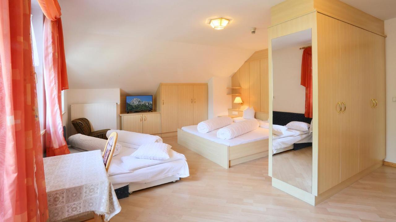 Pension Alpenhof B&B Colle Isarco Esterno foto